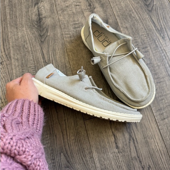 HeyDude Wendy Chambray Light Grey- Women’s 6 - Picture 4 of 6